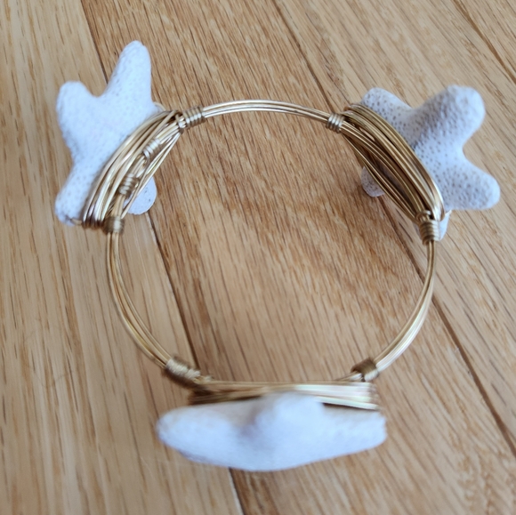 Gold wire wrapped starfish bangle bracelet - Picture 3 of 4